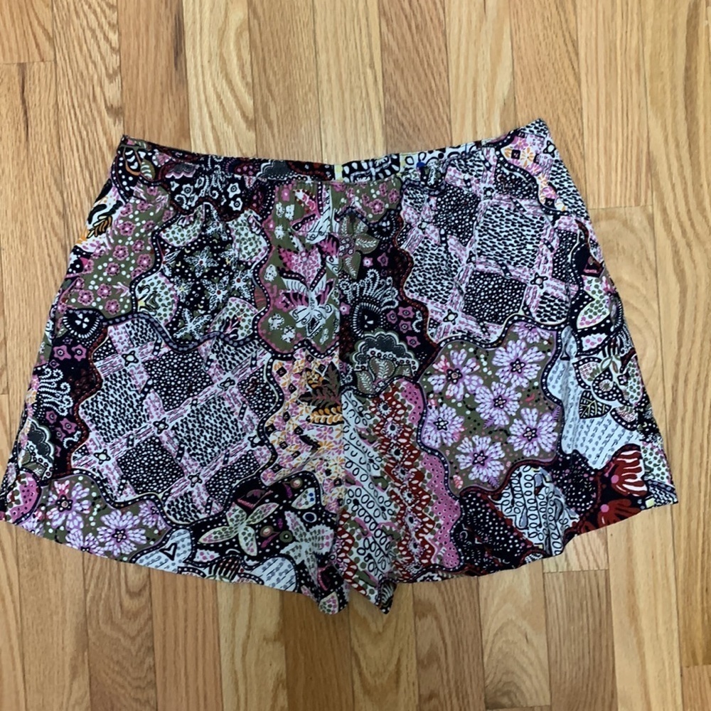 Loft‎ Pattern Pull on Shorts - Picture 2 of 3